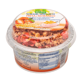 Yogur de fresa con mezcla de cereales con fresas y frambuesas
